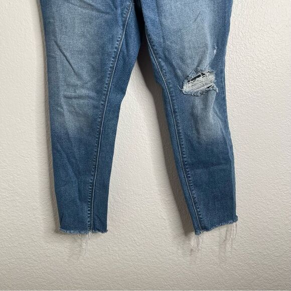 Old Navy Maternity Distressed Skinny Jeans Size 12 Short - Picture 2 of 4